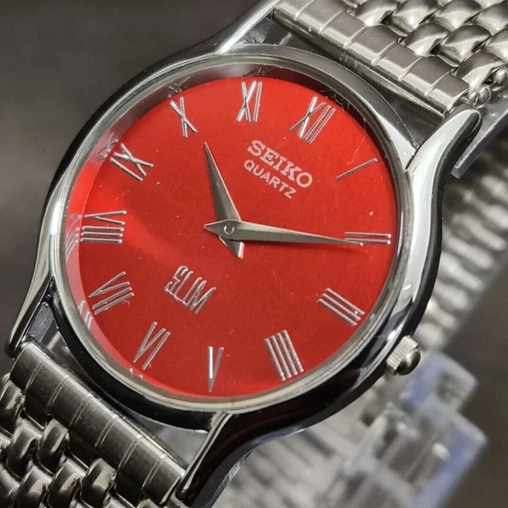 Vintage Style Seiko Quartz Mens Silver Watch & Red accents W/ Metal Strap